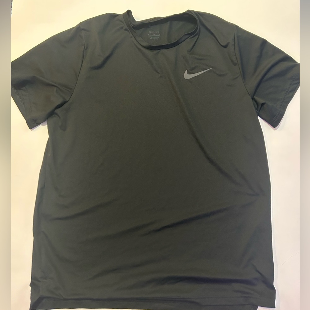 Men’s Medium Nike Shirt